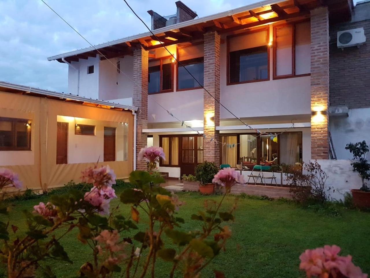 Accueillant Auberge Salta Bagian luar foto